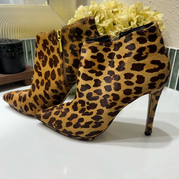 Victoria Secret women's leopard boots size 7 - Picture 3 of 11